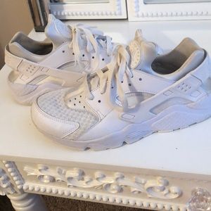 White Nike Huarraches